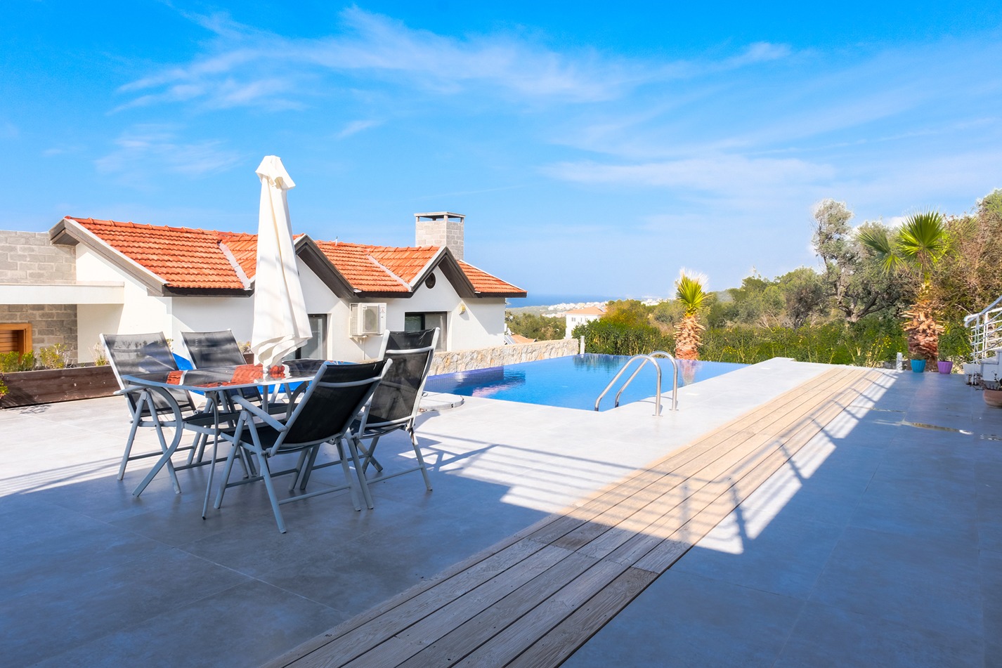Beachfront-apartment-in-Cyprus (21)