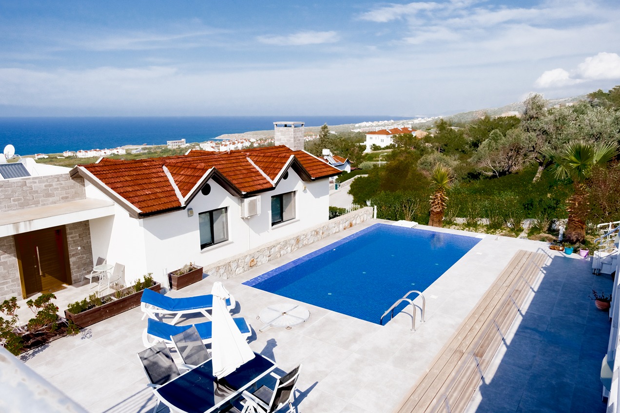 Beachfront-apartment-in-Cyprus (6)