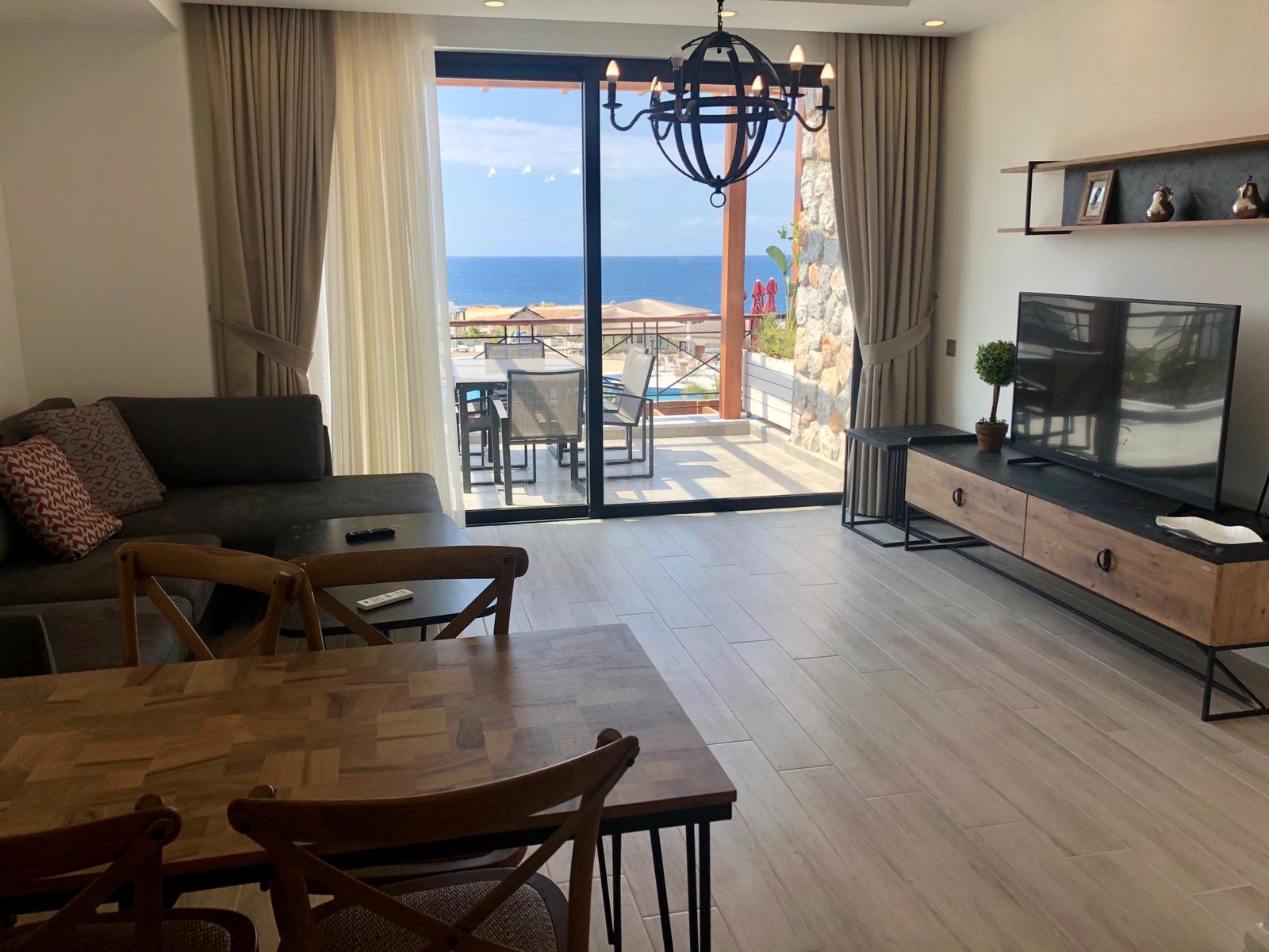 Homes-with-breathtaking-view-in-Cyprus (12)