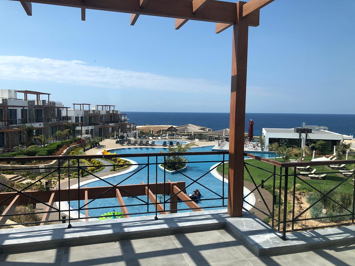 Homes-with-breathtaking-view-in-Cyprus (15)
