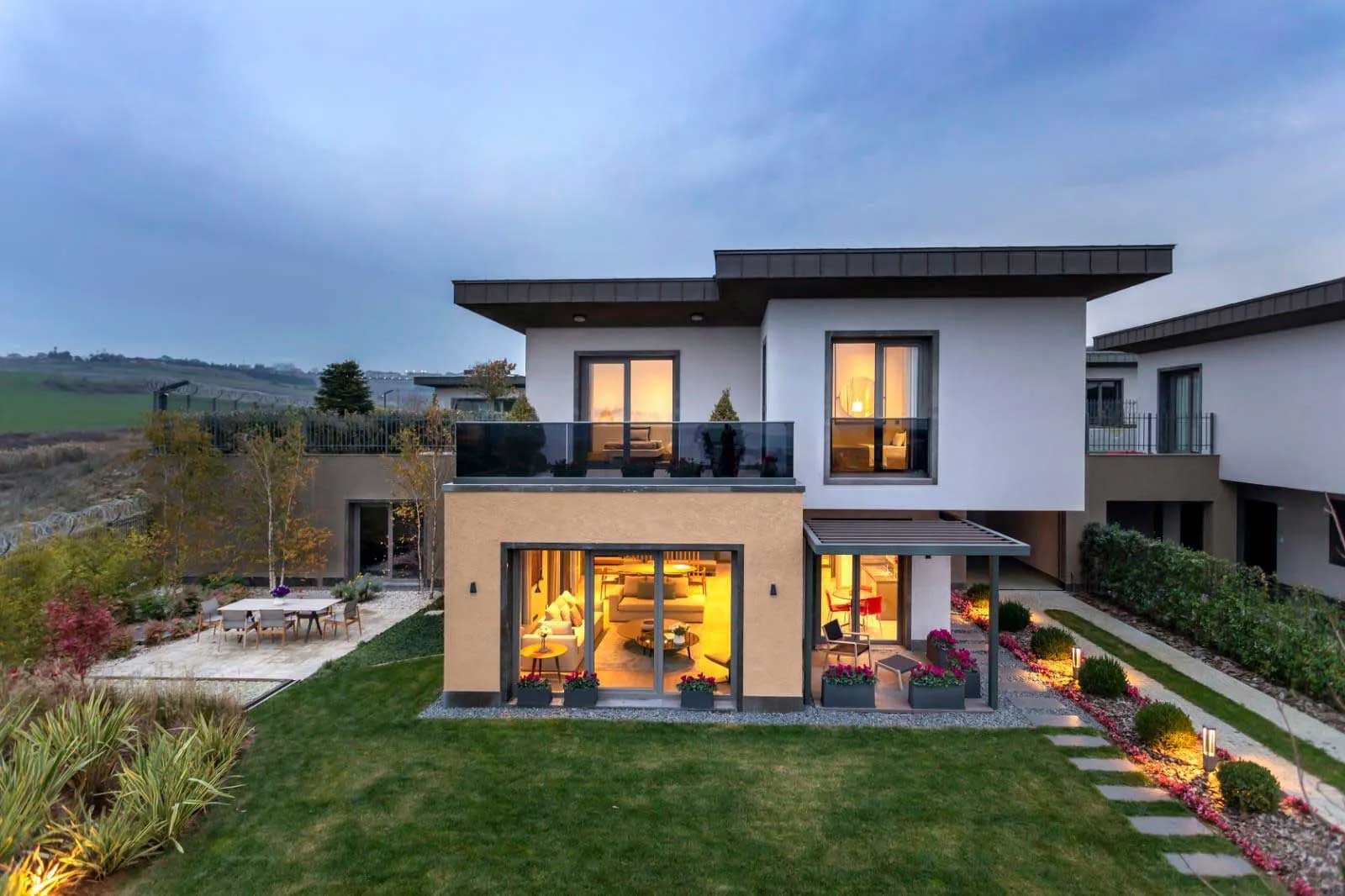 Nice-Complex-of-Villa-in-Istanbul-003