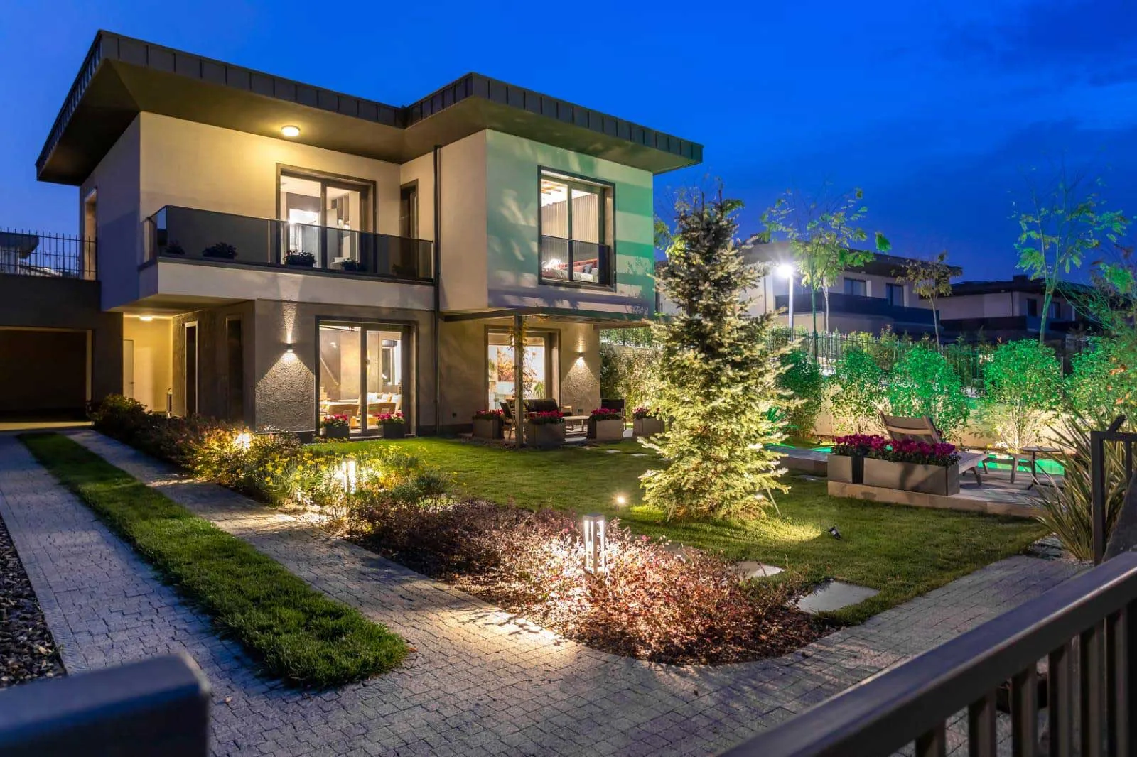 Nice-Complex-of-Villa-in-Istanbul-005