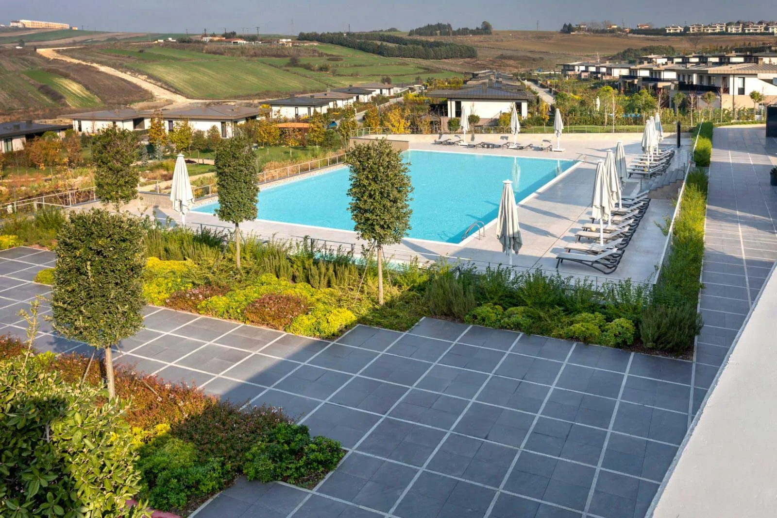Nice-Complex-of-Villa-in-Istanbul-013